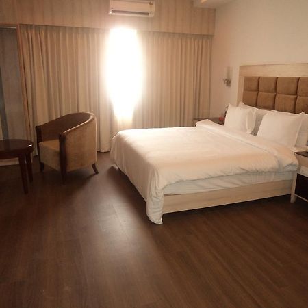 โรงแรมพีอาร์ อินน์ Palayankottai ภายนอก รูปภาพ