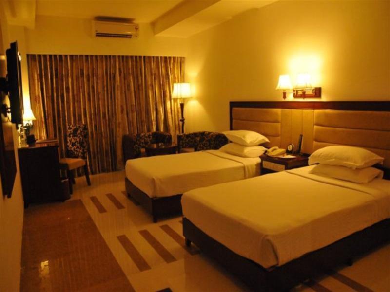 โรงแรมพีอาร์ อินน์ Palayankottai ภายนอก รูปภาพ
