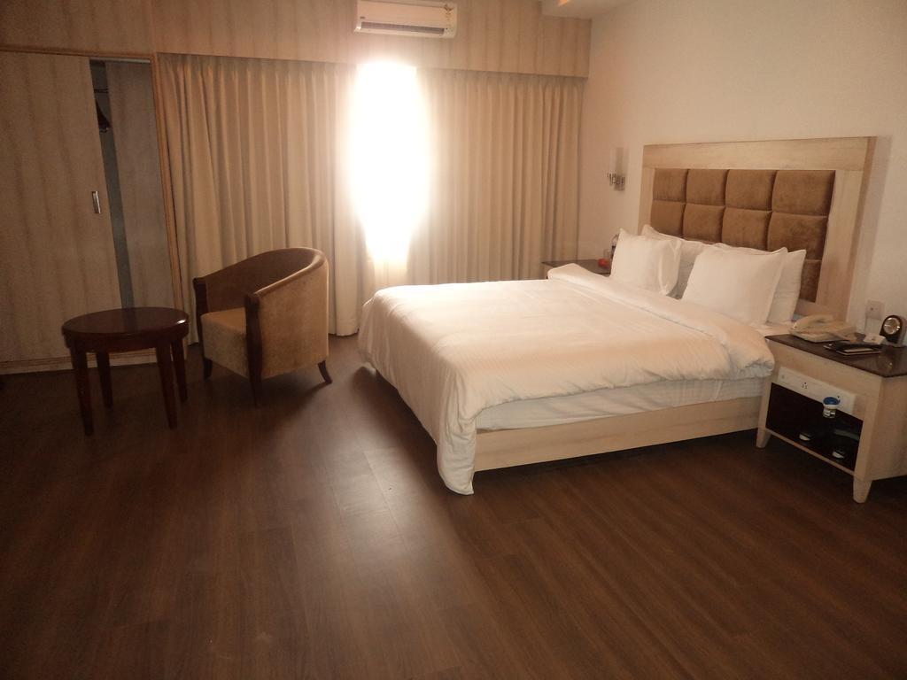 โรงแรมพีอาร์ อินน์ Palayankottai ภายนอก รูปภาพ
