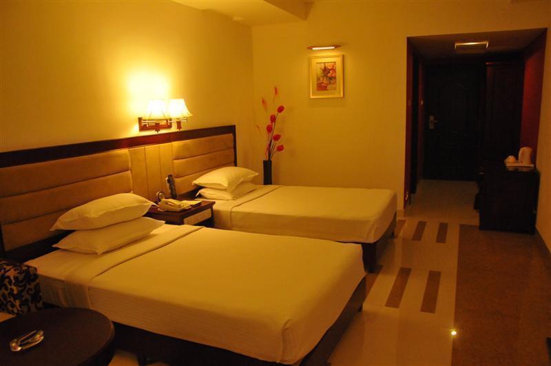 โรงแรมพีอาร์ อินน์ Palayankottai ภายนอก รูปภาพ